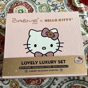 Her CRÈME x Hello Kitty luxury bath and body gift set!